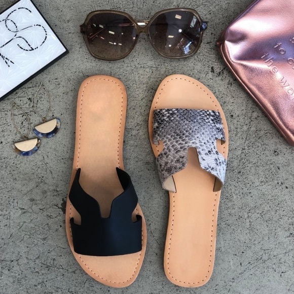 Slip-on Black Flats Sandals - Picture 1 of 6